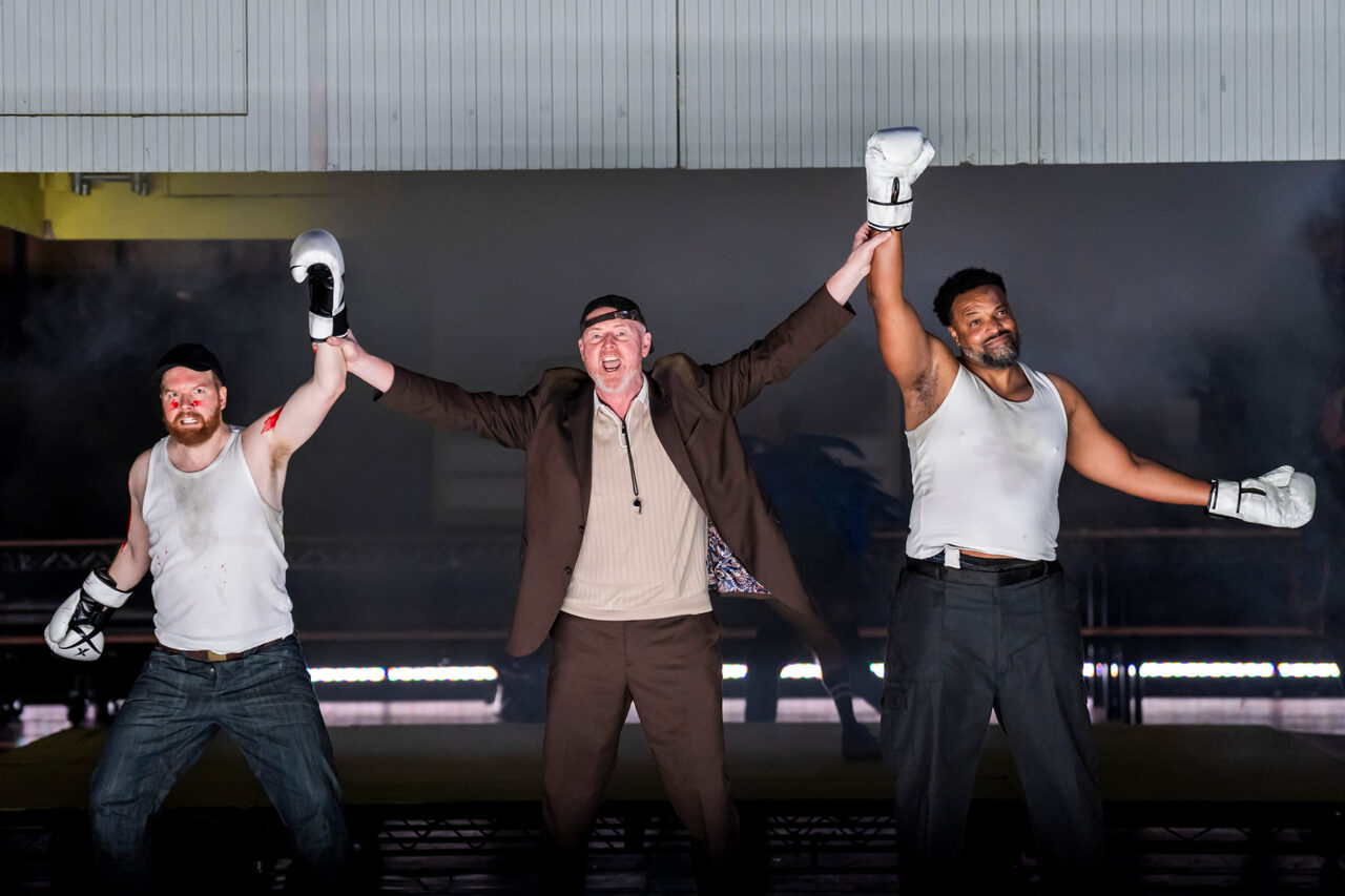 David Shipley, Mark Le Brocq, Kenneth Kellogg, ENO’s Rise and Fall of the City of Mahagonny 2026 © Tristram Kenton