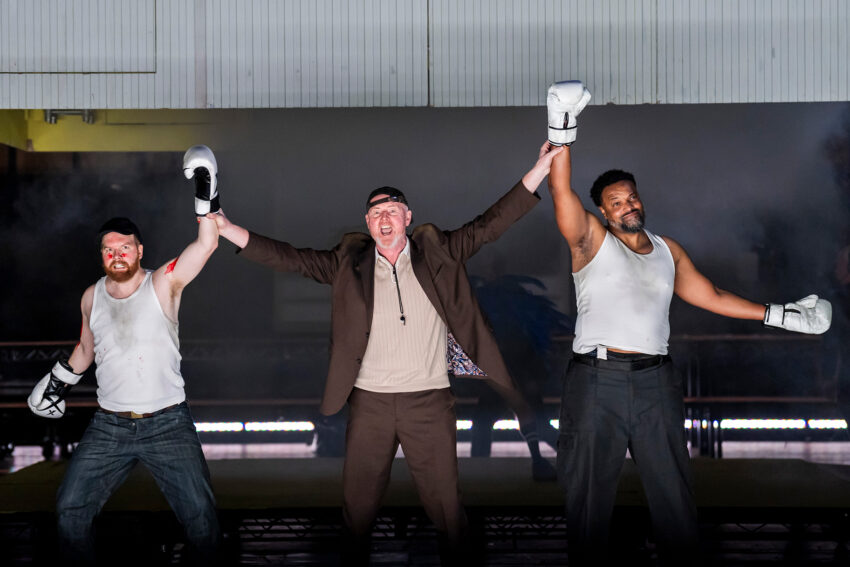 David Shipley, Mark Le Brocq, Kenneth Kellogg, ENO’s Rise and Fall of the City of Mahagonny 2026 © Tristram Kenton