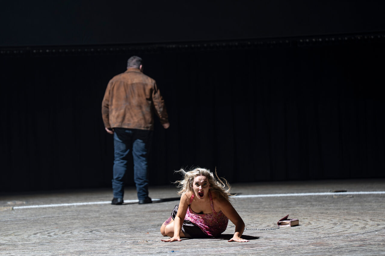 John Findon, Niamh O'Sullivan, ENO’s Carmen 2025 © Ellie Kurttz