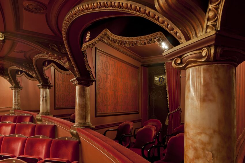 London Coliseum auditorium. Photo by Guillaume de Laubier.