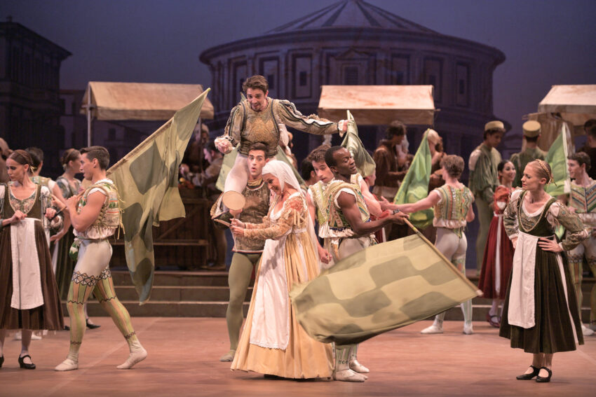 English National Ballet dancers in Rudolf Nureyev's Romeo & Juliet (c) Laurent-Liotardo