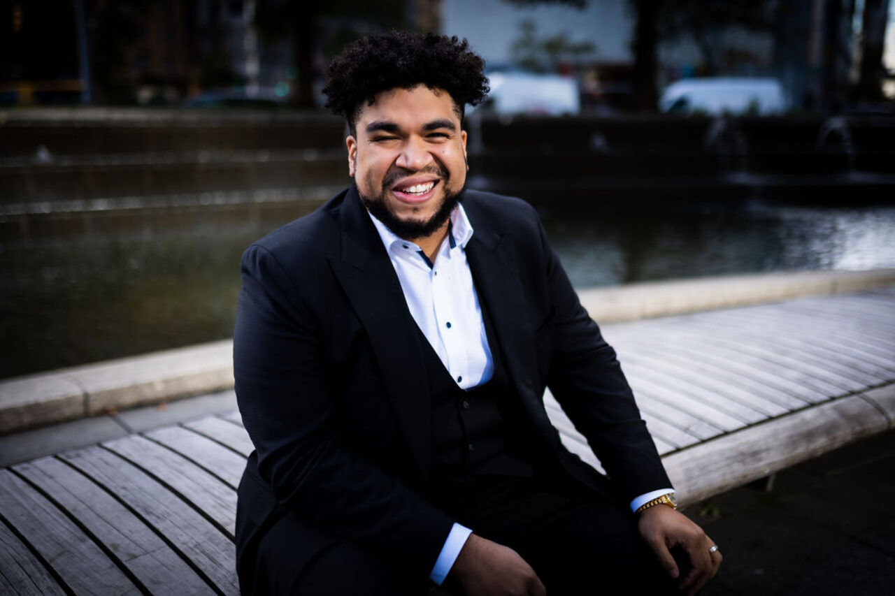 Watch Chaz'men Williams-Ali sing 'E lucevan le stelle' from Puccini's Tosca. Recorded at a live performance in 2015 at Skylight Music Theatre